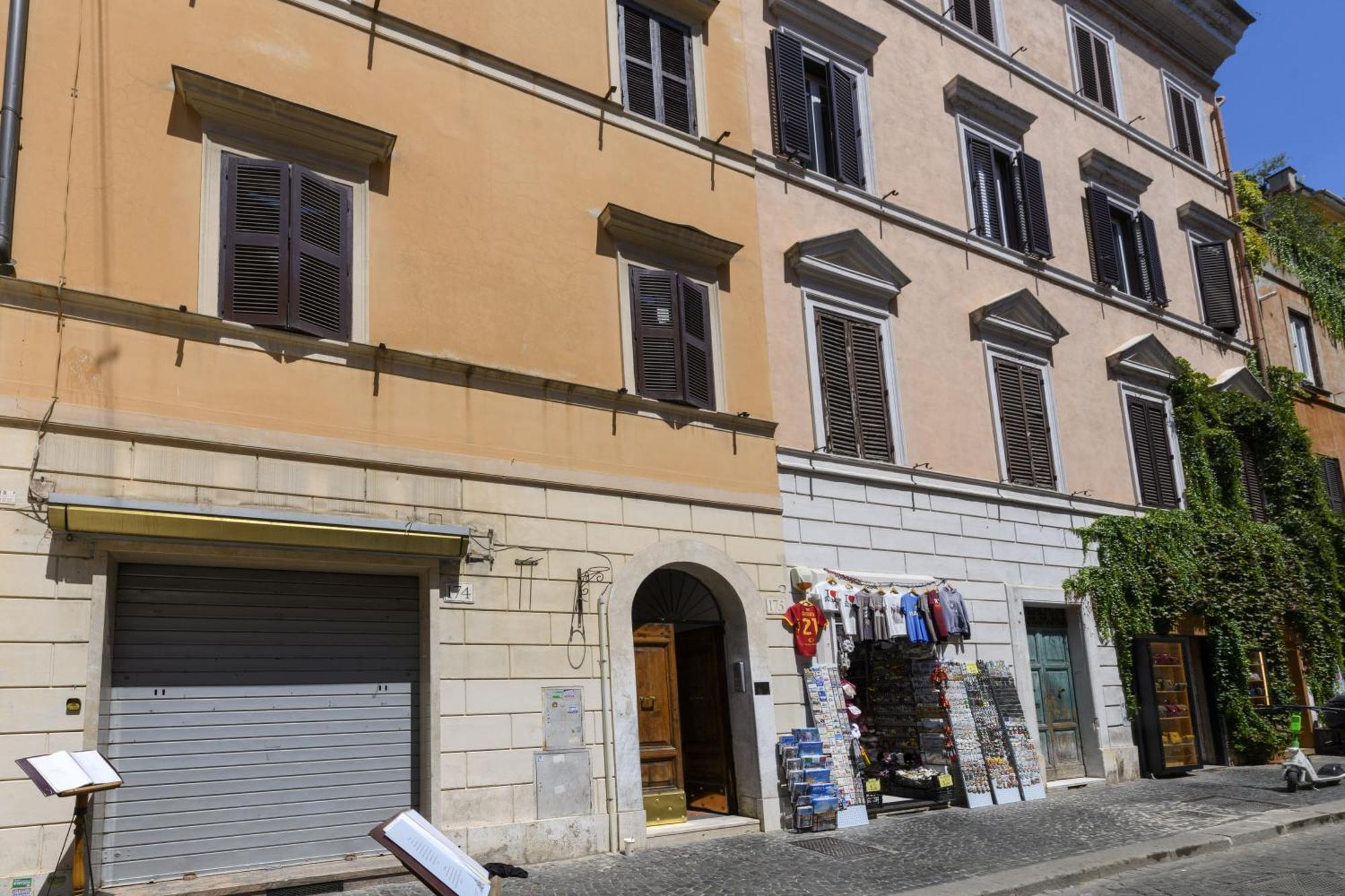 Bernini Al Borgo Apartment โรม ภายนอก รูปภาพ